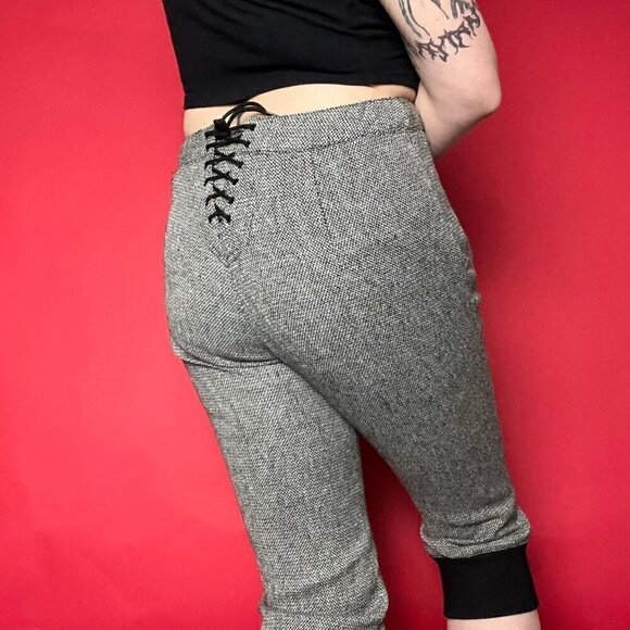 Grey capris with corset and button accents 🤍🖤​​​​​​​​​​​​​ - Picture 3 of 4